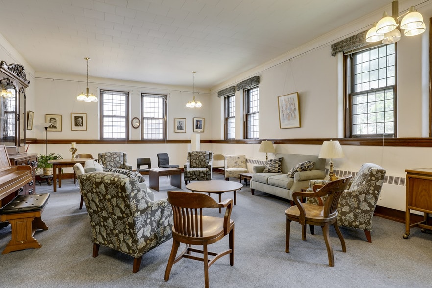 More Photos Of 217 Mackubin St, Saint Paul Religious Facility For Sale