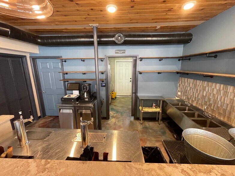 More Photos Of 121 W Midland Ave, Woodland Park Restaurant For Lease