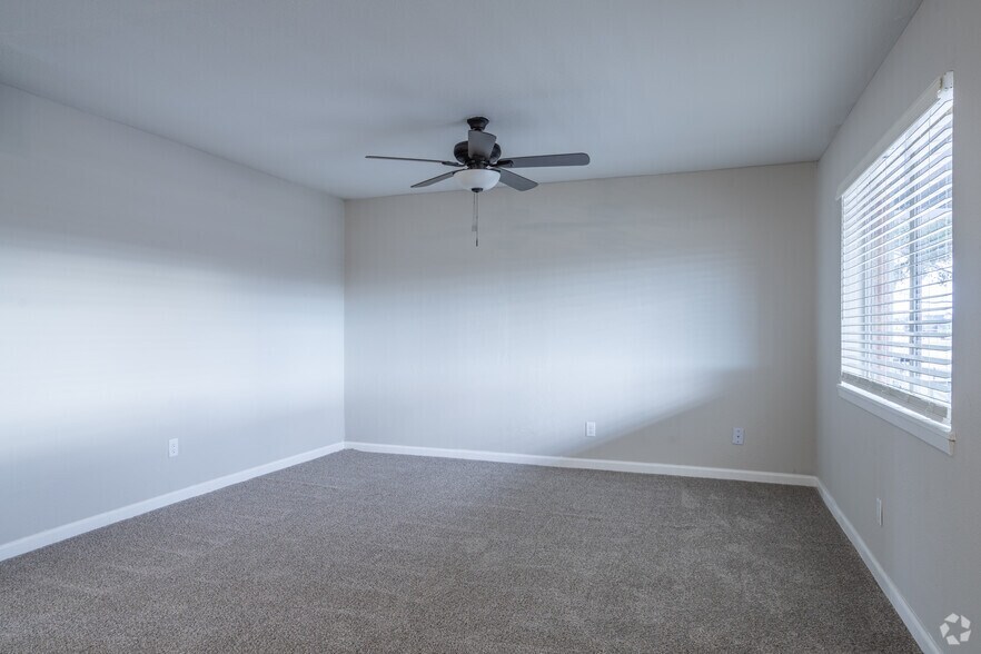 More Photos Of 2550 S Bypass 35, Alvin Apartments For Sale