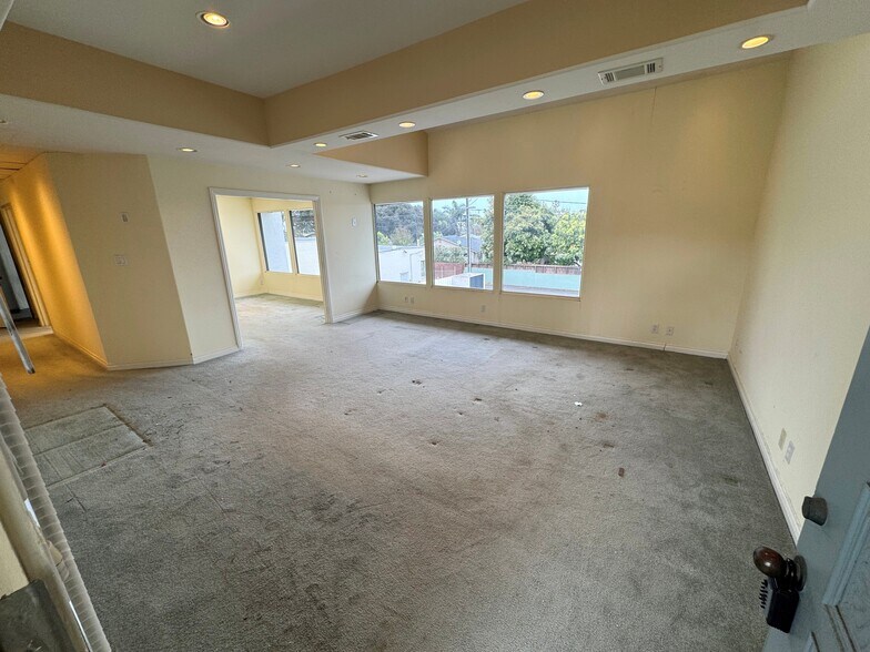 More Photos Of 2350 E Main St, Ventura Office For Lease