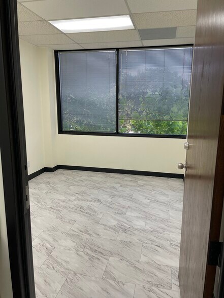 More Photos Of 3707 Westcenter Dr, Houston Office For Lease