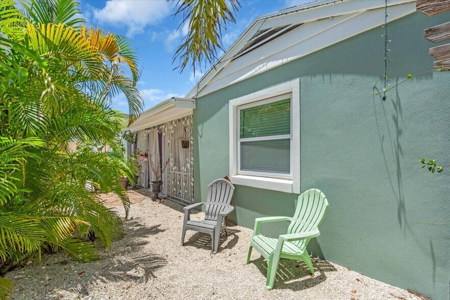 More Photos Of 1760 Wisconsin Ln, Sarasota Multifamily For Sale