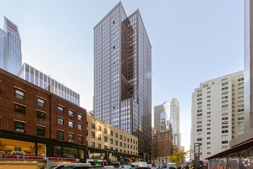 More Photos Of 1370 Avenue of the Americas, New York Office For Lease