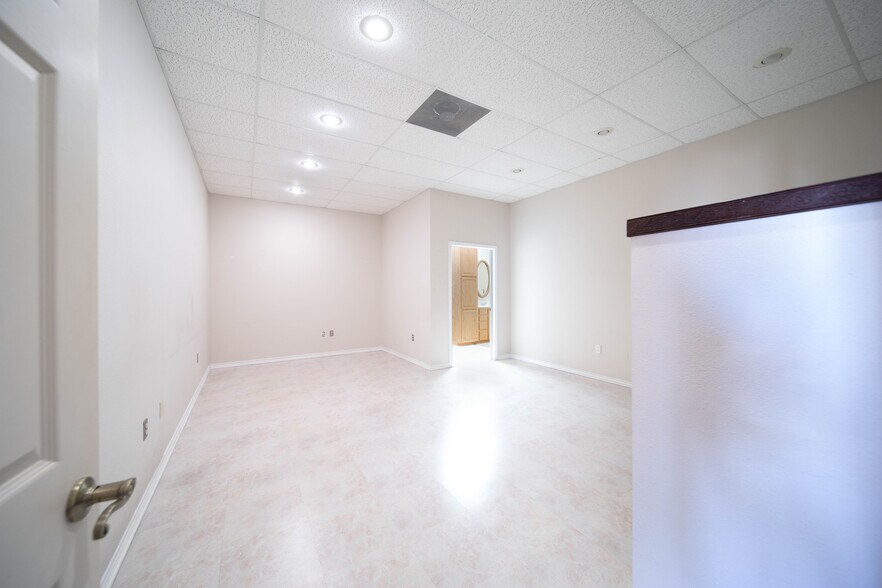 More Photos Of 2100 E Stan Schlueter Loop, Killeen Storefront Retail Office For Lease