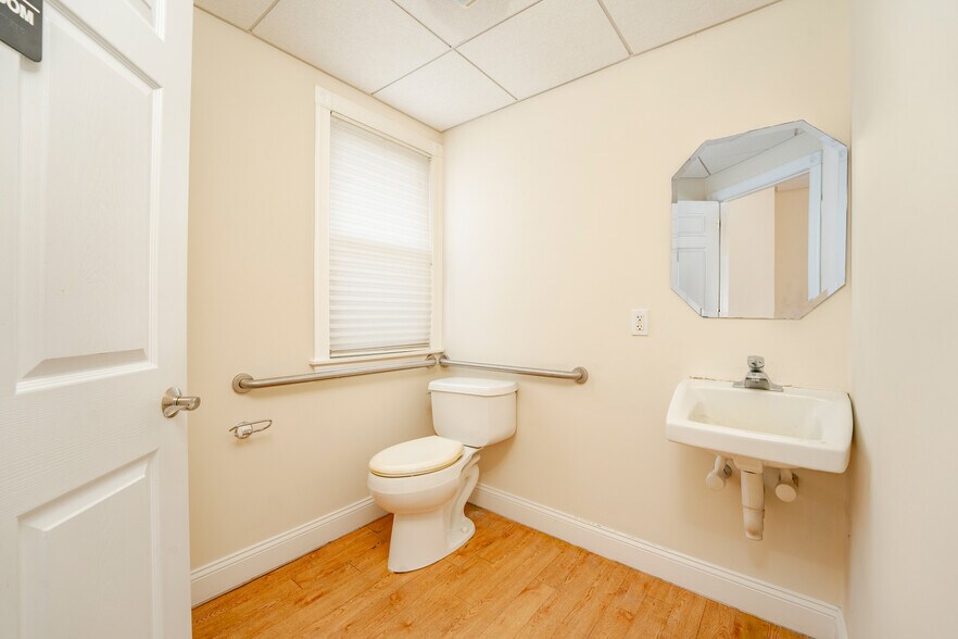 More Photos Of 98 New Rd, Somers Point Showroom For Sale