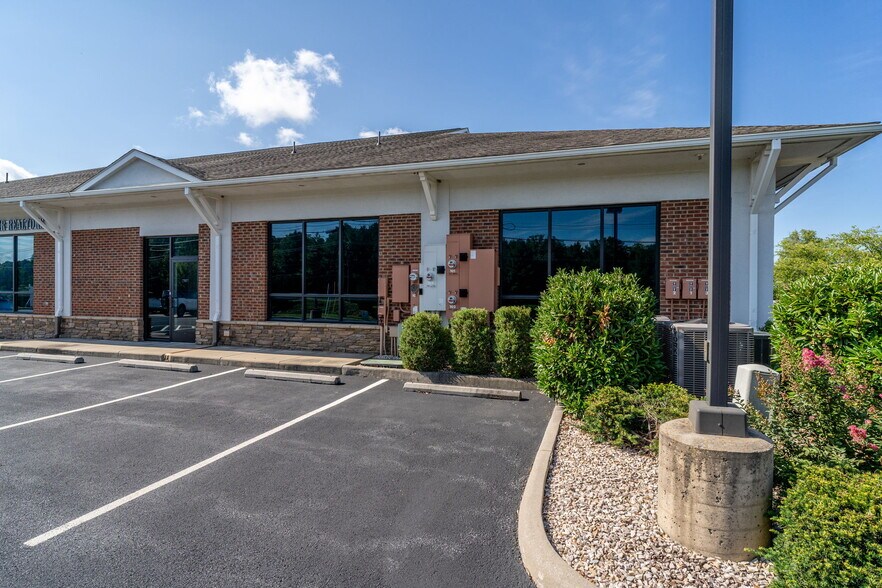 More Photos Of 16 Gosnell, Staunton Medical For Sale