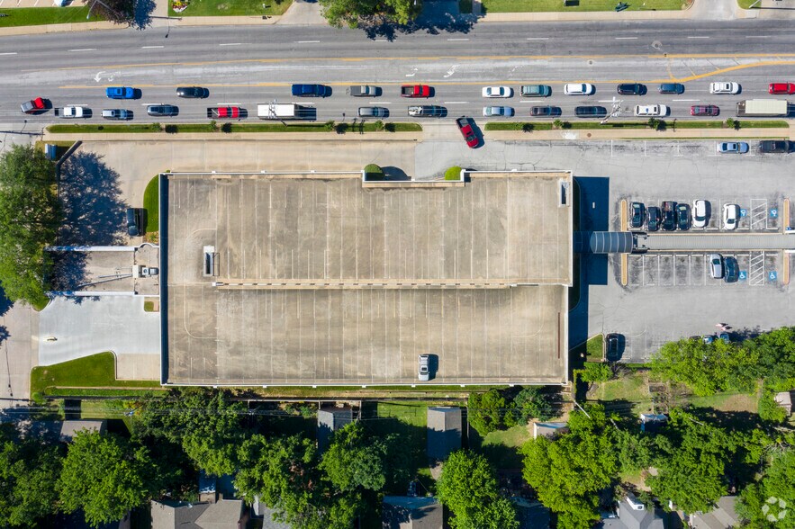 More Photos Of 2021 S Lewis Ave, Tulsa Office For Lease