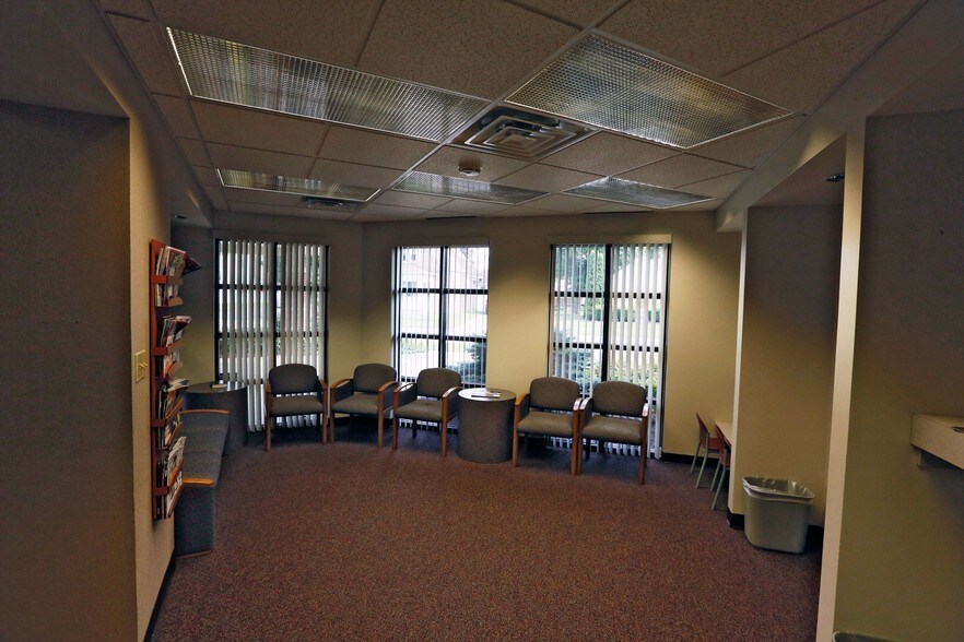 More Photos Of 349 W 1st St, Albany Medical For Sale