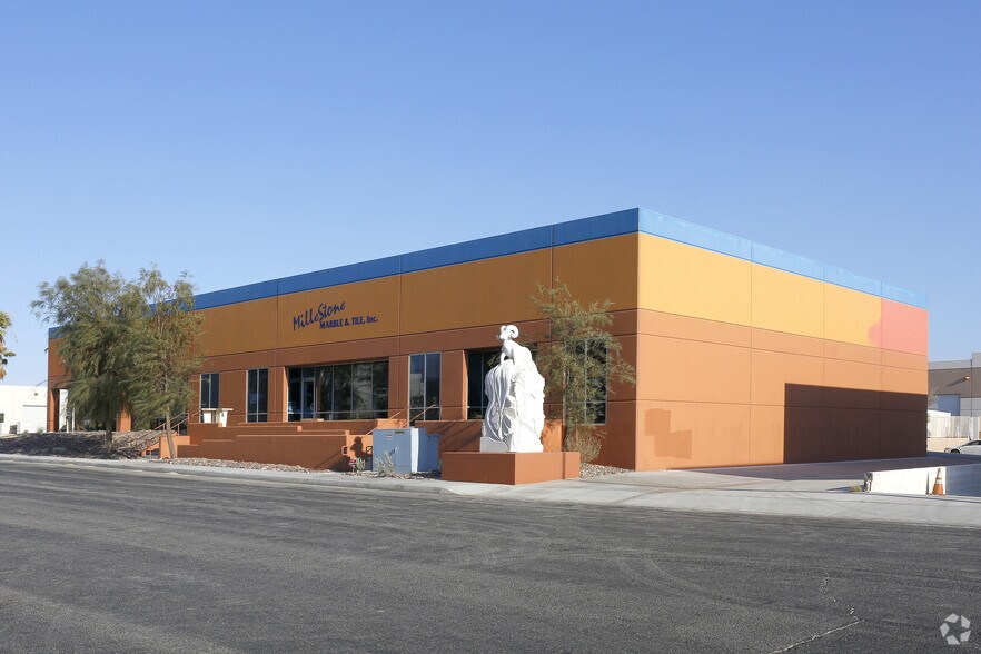 Primary Photo Of 72091 Woburn Ct, Thousand Palms Showroom For Lease