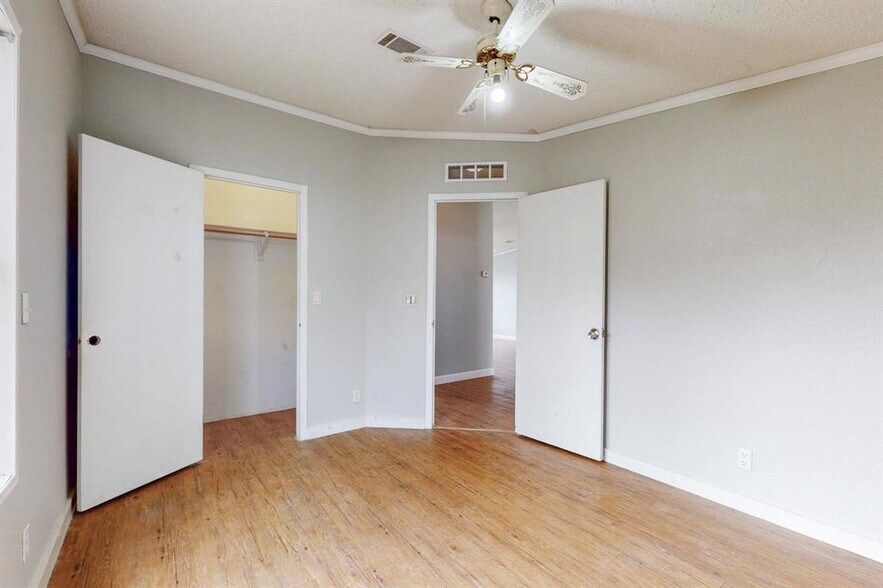 More Photos Of 262 Highway 290 E, Elgin Specialty For Sale