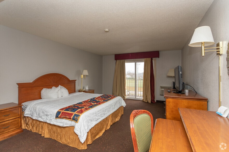 More Photos Of 1800 Miami St, Toledo Hotel For Sale