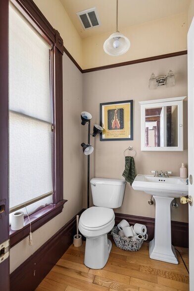 More Photos Of 1833 Clinton Ave, Alameda Apartments For Sale