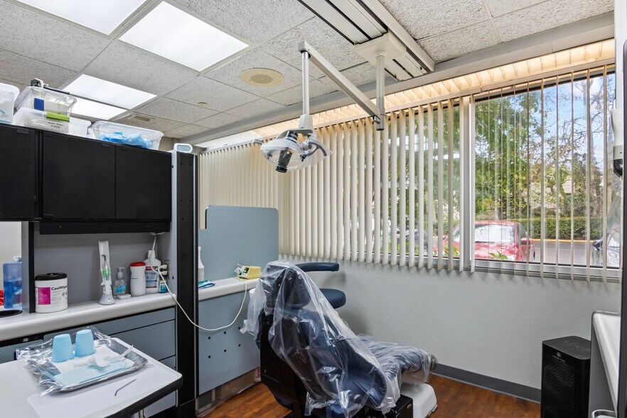 More Photos Of 775 Park Ave, Huntington Medical For Sale