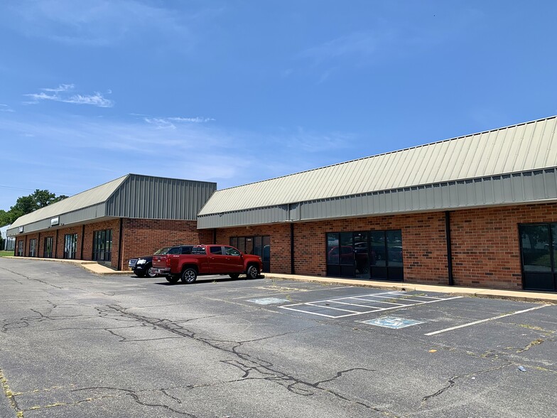 More Photos Of 2930-2954 Bells Rd, Richmond Light Distribution For Lease