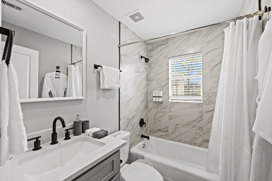 More Photos Of 2512 Calumet St, Houston Apartments For Sale