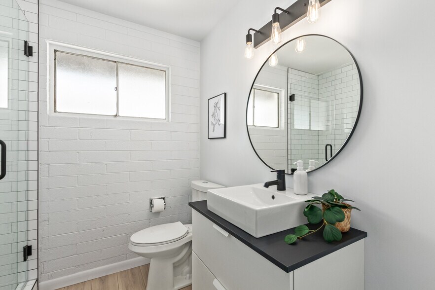 More Photos Of 4711 N 15th Ave, Phoenix Specialty For Sale