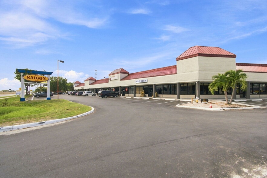 More Photos Of 14100 US Highway 19 N, Clearwater Unknown For Lease