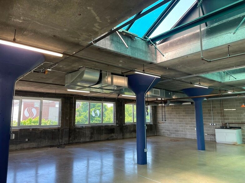 More Photos Of 4713 N Lamon Ave, Chicago Warehouse For Lease