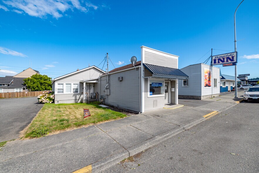 More Photos Of 2001-2011 Commercial Ave, Anacortes Storefront Retail Office For Sale
