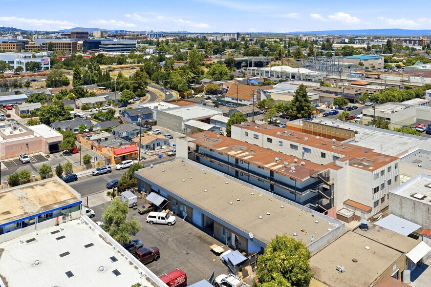 More Photos Of 32 Willow St, Redwood City Warehouse For Sale