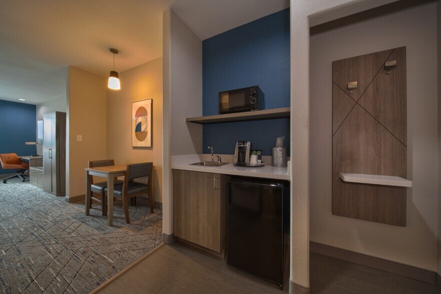 More Photos Of 600 US Highway 59 S, Cleveland Hotel For Sale