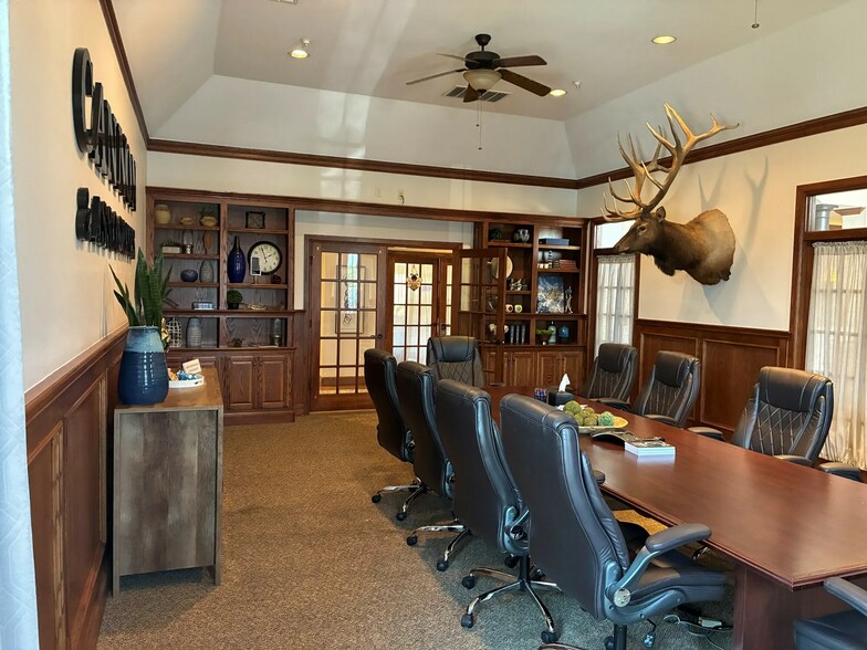 More Photos Of 1425 S Fretz Ave, Edmond Office For Sale