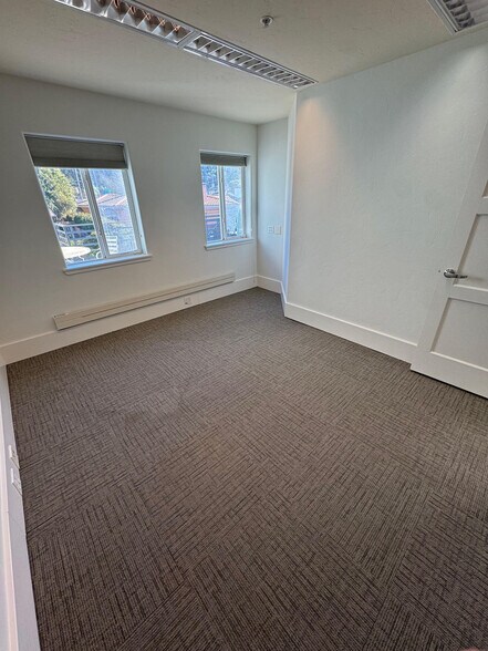 More Photos Of 637 Main St, Half Moon Bay Office For Lease