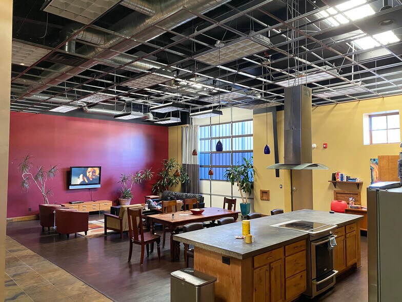 More Photos Of 1072 E Old Canyon Ct, Flagstaff Warehouse For Lease