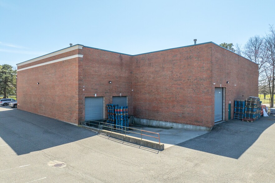 More Photos Of 5400 New Horizons Blvd, Amityville Flex For Sale