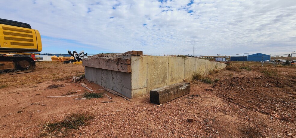 More Photos Of 860 35th Ave E, Dickinson Warehouse For Sale