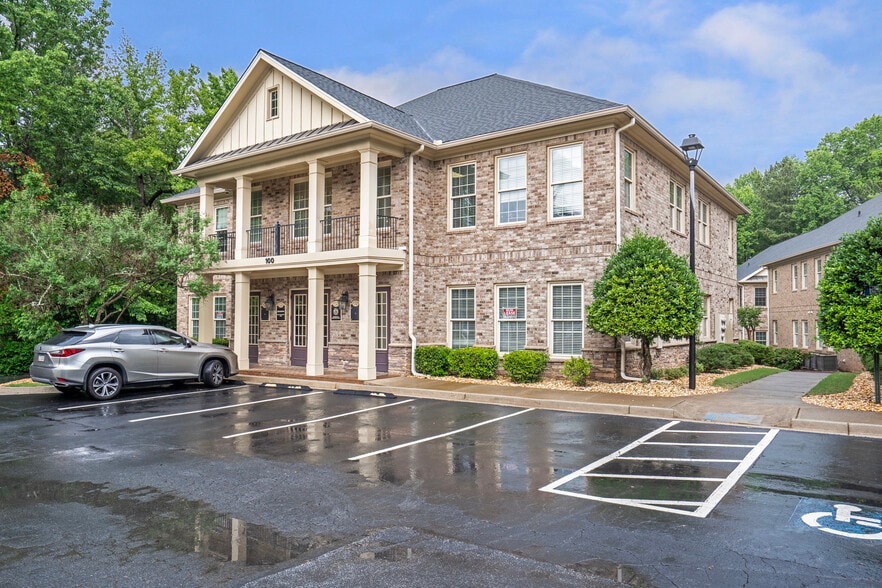 More Photos Of 1905 Woodstock Rd, Roswell Office For Sale