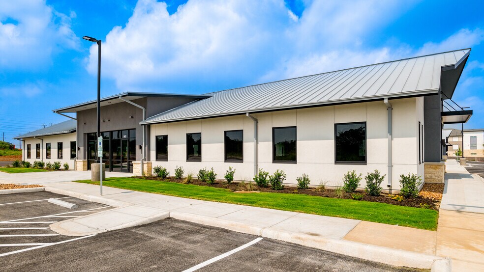 More Photos Of 211 Crossing Ave, San Antonio Office For Sale