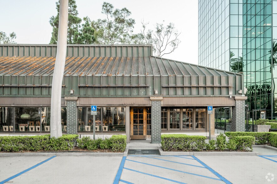 More Photos Of 601 Anton Blvd, Costa Mesa Restaurant For Lease