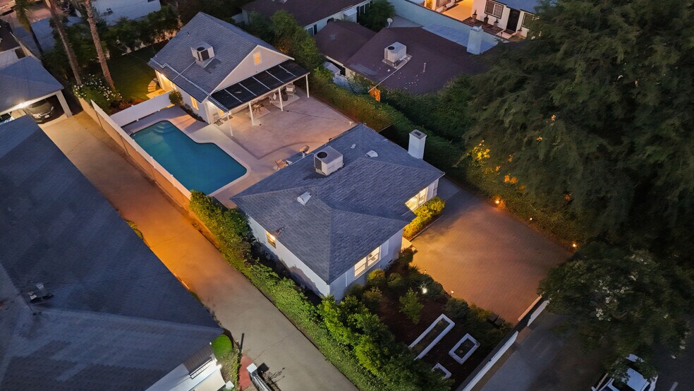 More Photos Of 5438-5440 Colfax Ave, Valley Village Apartments For Sale