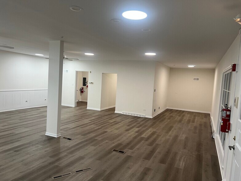 More Photos Of 5512 S Brainard Ave, Countryside Apartments For Lease