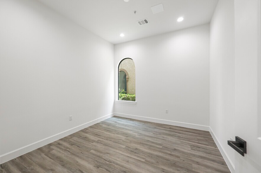 More Photos Of 284 Ed English Dr, Shenandoah Medical For Sale