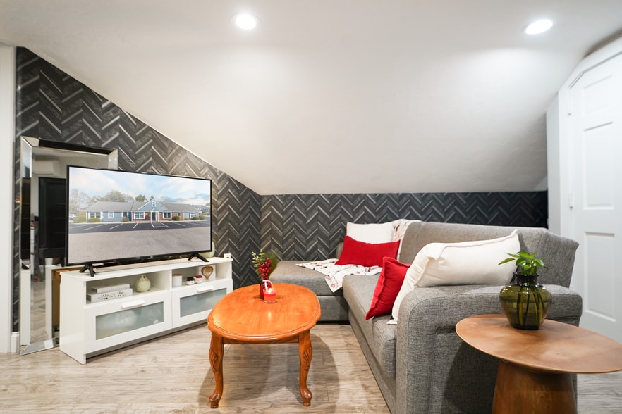 More Photos Of 712 Main St, Hyannis Storefront Retail Office For Sale