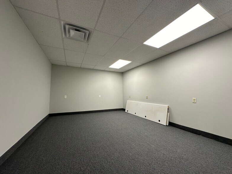 More Photos Of 733-759 Memorial Ave, West Springfield Showroom For Sale