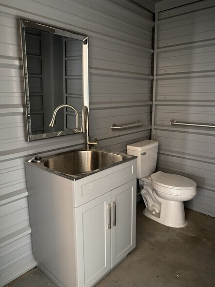 More Photos Of 2812 W Cervantes St, Pensacola Auto Repair For Lease