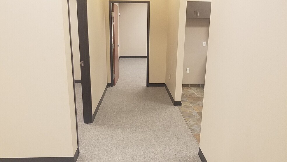 More Photos Of 375 N Stephanie St, Henderson Office For Lease