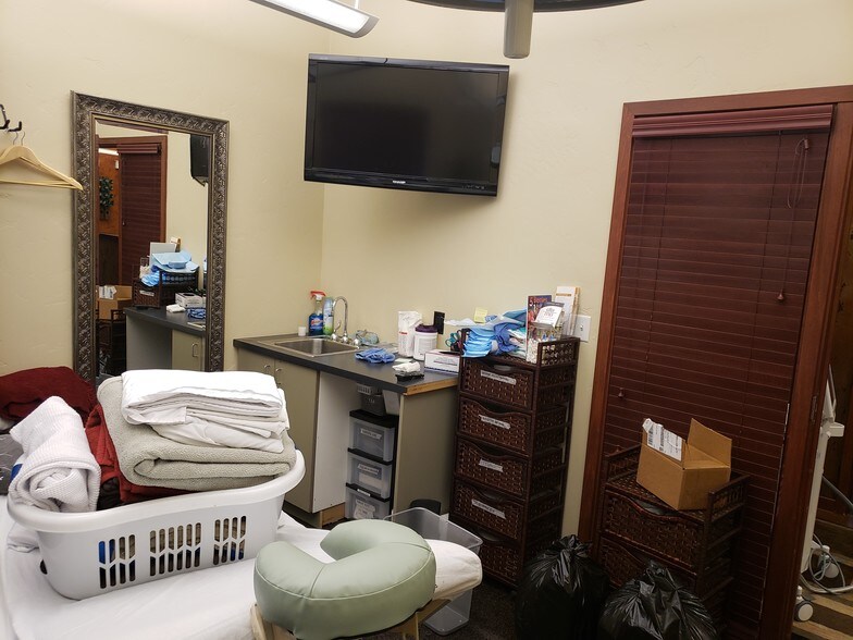 More Photos Of 7525 S Union Park Ave, Sandy Bank For Sale