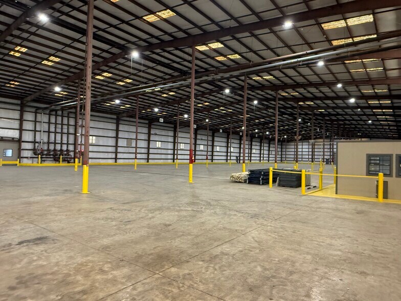 More Photos Of 950 S Business Park, Port Arthur Distribution For Lease