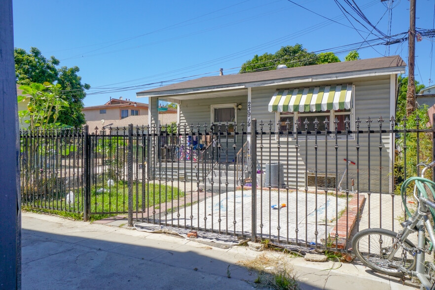 More Photos Of 239 W 43rd St, Los Angeles Apartments For Sale