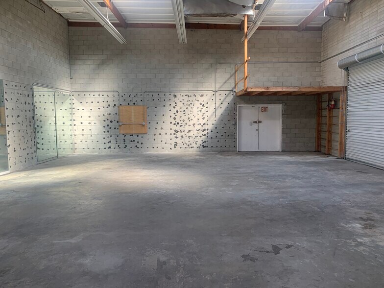 More Photos Of 840 Old County Rd, Belmont Warehouse For Lease