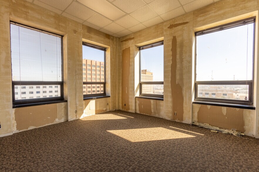 More Photos Of 301 Cypress St, Abilene Office For Sale