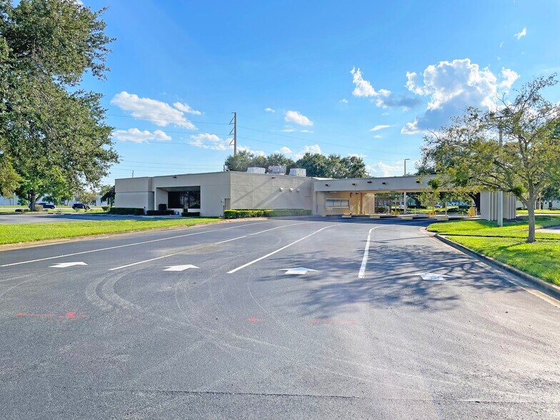 More Photos Of 2293 Sand Lake Rd, Orlando Bank For Lease