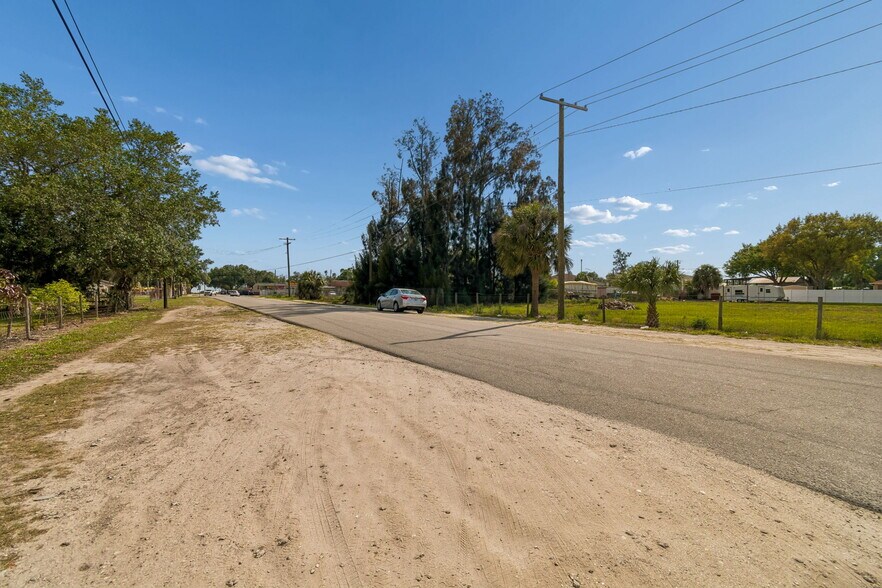 More Photos Of 610 Railroad St, Wimauma Land For Sale