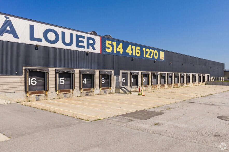 More Photos Of 2750 Av Francis-Hughes, Laval Warehouse For Lease