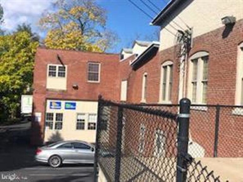 More Photos Of 113 E Chestnut St, Souderton Self Storage For Sale