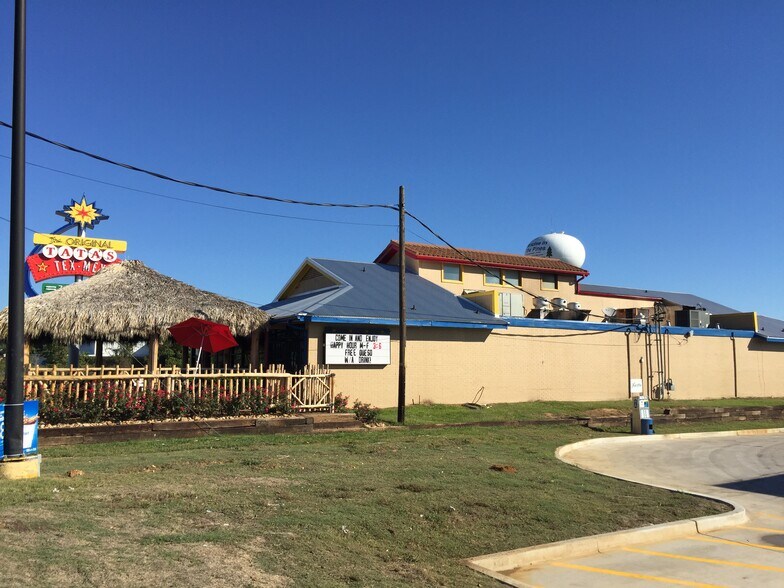 Primary Photo Of 1155 E Loop 304, Crockett Restaurant For Sale